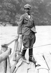 Kurt Lubinski on the bank of the River Yenisei, Siberia, Soviet Union, 1928 (photo: Margot Lubinski). Coll. Spaarnestad Photo, Haarlem