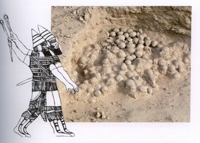 Supply of bullets for slingshot stacked on the floor of the room n. 28, sub-phase 3B (2000-1800 BC). Below: Assyrian slingers. From a bas-relief of Ninive of the British Museum (I mill. BC).