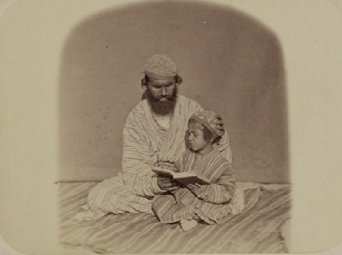 Zaravshanskii okrug. Pervye uroki (Zaravshan okrug. First lessons; between 1865 and 1872) - Sergei Mikhailovich Prokudin - Gorskii Collection (Library of Congress, Washington, D.C. 20540 USA).