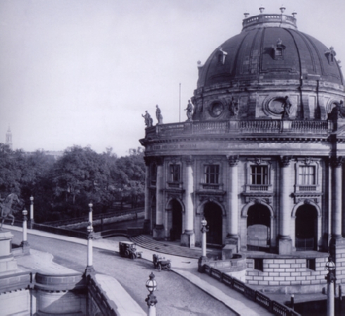 Old Master Paintings Gallery (Bode Museum), entrance of the Emperor Friedrich Museum, 1920's; ibid., Fig. S. 87