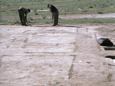 Cleaning and marking of wall structures readable on the surface.