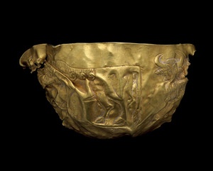 Cat. No. 3: Fragment of a bowl depicting bearded bulls (Tepe Fullol), 2200-1900 BC; gold, 14.9 cm (5 7/8) - National Museum of Afghanstan © Thierry Ollivier / Musée Guimet