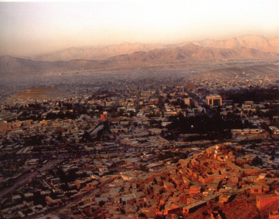 Widersprüchlich und abenteuerlich: Die Hauptstadt Kabul im Jahr 2007; Abb. ebd., Tafel I)