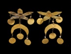 Cat. No. 142: Two hair ornaments in the form of flowers (Tillya Tepe, Tomb VI), 1st century BC - 1st century AD, gold and silver, diameter of first pin: 7 cm (2 3 / 4); diameter of second pin: 1.8 cm (11 / 16); length: 4 cm (1 9/16) - National Museum of Afghanistan © Thierry Ollivier / Musée Guimet