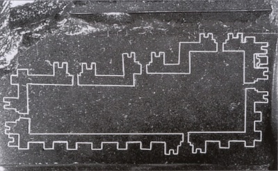 Progetto di recinzione fortificata della città di eninnu inciso su di una statua di Gudea in diorite nota come "L'architetto e il suo progetto" (ca 2100 a.C.), conservata al Museo del Louvre.