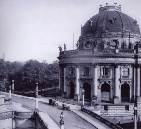 Gemäldegalerie (Bode-Museum), Eingangstrakt des Kaiser Friedrich-Museums, 1920er Jahre; ebd., Abb. S. 87