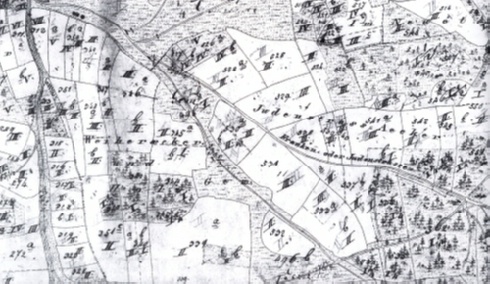 Abb. 7: Klassifikationsplan, um 1826 (nicht datiert): Beginn der "Franken- oder Judengasse" bei Beerbach (Ortsrand in der Bildecke links oben). Die Straße nach Obersteinbach ist die zweite, die von der "Franken- oder Judengasse" abzweigt. An dieser grenzen nördlich die "Judenstrass-Aecker", südlich der Waldstücke Nr. 536 und Nr. 535, die im Kataster als "Großes Judenstrassholz" bzw. als "Kleines Judenstrassholz" eingetragen sind. Der links an beiden Waldstücken entlang laufende, in Nr. 535 endende Waldweg Nr. 536 1/2 ist im Kataster als "Judenholzweg" eingetragen (Bayerisches Hauptstaatsarchiv München, Sign. L Verm A Nr.3; ebd., S. 58.