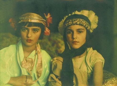 Umrao Singh Sher-Gil: Amrita und Indira, 1924 - Copyright Vivan Sundaram - Courtesy Schirmer / Mosel