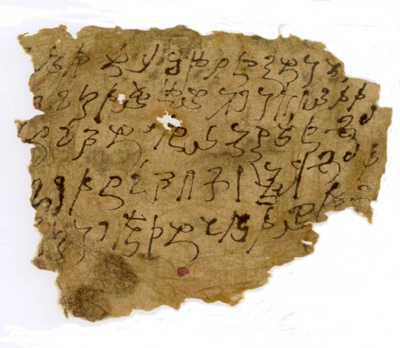Papierfragment mit Harosthi-Schrift (Kat.-Nr. 157); ibid., S. 61.