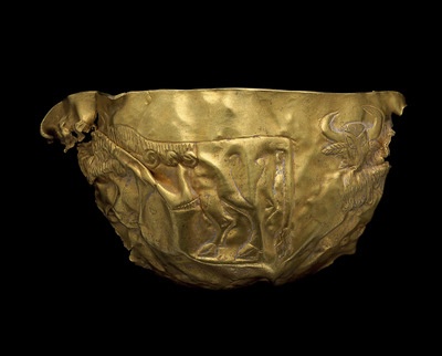 Fig. 1: Cat. No. 3: Fragment of a bowl depicting bearded bulls (Tepe Fullol), 2200-1900 BC; gold, 14.9 cm (5 7/ 8) - National Museum of Afghanstan © Thierry Ollivier / Musée Guimet