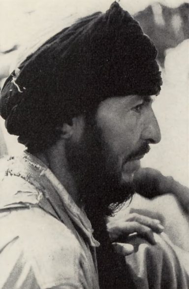 Abdul Halek, Einheimischer und Guide von Werner Herberg auf dem Weg zum Jüdischen Friedhof - courtesy: W. Herberg - ©Museo-on Abdul Halek, Einheimischer und Guide von Werner Herberg auf dem Weg zum Jüdischen Friedhof - courtesy: W. Herberg - ©Museo-on