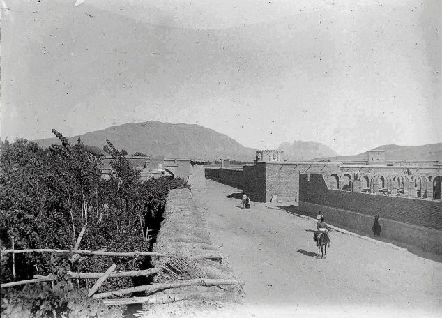 Street Scene Sevruguin, Antoin, 1880-1930, FSA_A.4_2.12.GN.02.02-Myron Bement Smith Collection-asia-archive.si.edu Street Scene
Sevruguin, Antoin, 1880-1930,
FSA_A.4_2.12.GN.02.02-Myron Bement Smith Collection-asia-archive.si.edu
