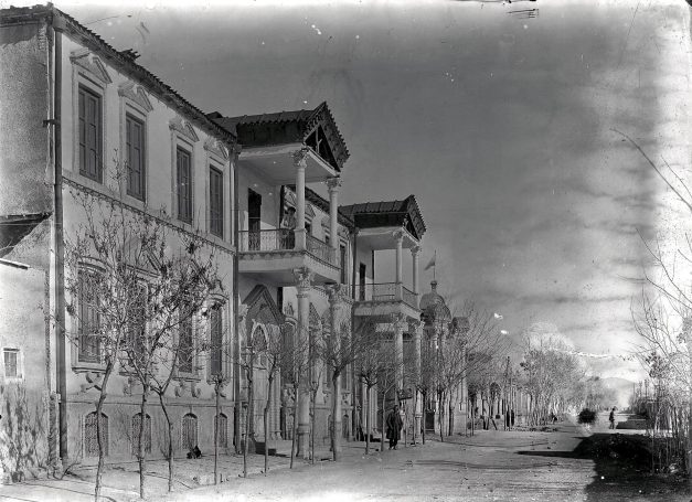 Street Scene Sevruguin, Antoin, 1880-1920, FSA_A.4_2.12.GN.19.07-Myron Bement Smith Collection-asia-archive.si.edu Street Scene
Sevruguin, Antoin, 1880-1920,
FSA_A.4_2.12.GN.19.07-Myron Bement Smith Collection-asia-archive.si.edu