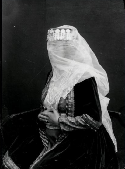 Studio Portrait: Seated Veiled Woman with Pearls Sevruguin, Antoin,1880-1930,FSA_A.4_2.12.GN.02.0-Myron Bement Smith Collection Studio Portrait: Seated Veiled Woman with Pearls
Sevruguin, Antoin,1880-1930,FSA_A.4_2.12.GN.02.0-Myron Bement Smith Collection