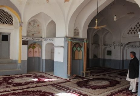 Die Gol-Synagoge oder Gulaki-Synagoge, die zur Hazrat-Belal-Moschee umgebaut wurde, wobei der Mihrab (Gebetsnische) den heiligsten Teil der Qibla (Richtung nach Mekka) bildet, 2015 (courtesy: Sarajudin Saraj) – ©Museo-on.