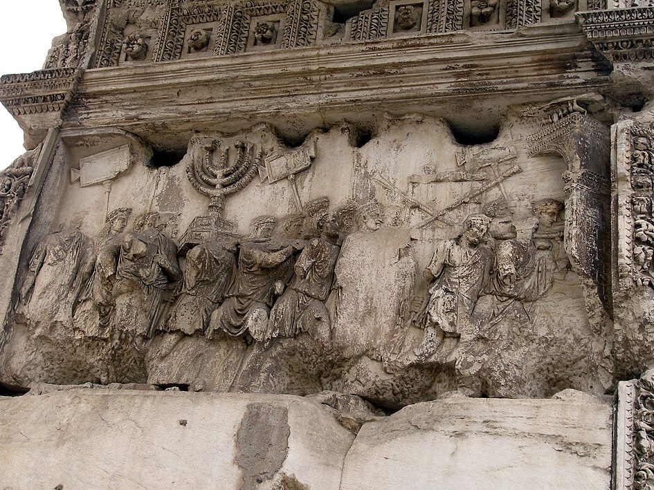 Abb. Relief (Triumphzug) des Titusboge,Rom mit zwei chazozrot rechts im Bild - Foto: Dnalor 01 (6 April 2006) 