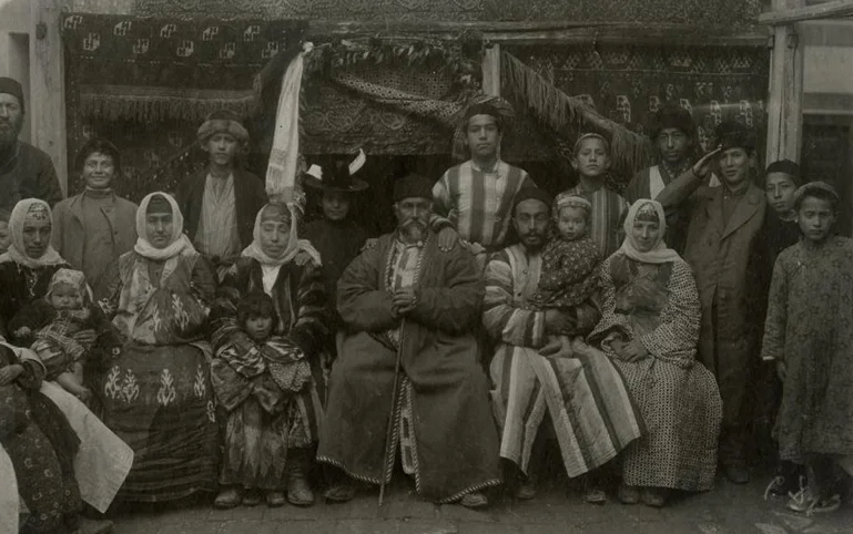 "Bukharan Jews of Samarkand", expedition photographs by Samuil Martynowitsch. Dudin, 1902 "Bukharan Jews of Samarkand", expedition photographs by
Samuil Martynowitsch. Dudin, 1902