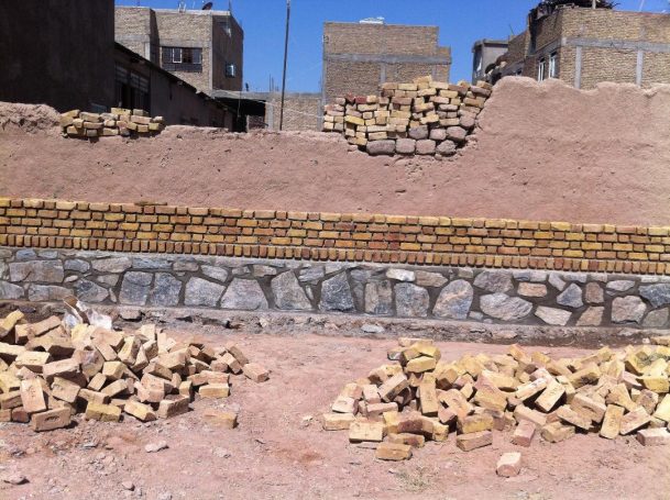 Abb. 9 Bau der neuen  Mauer zu Sicherung des jüdischen Friedhofs in Herat,  2015 ff- Foto: Saraj Sarajuddin-©S.S.