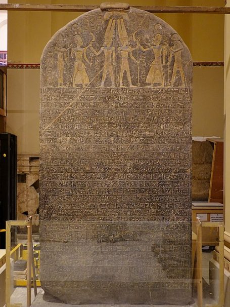 Die Merenptah-Stele im Ägyptischen Museum in Kairo (JE 31408 und CG 34025) - Foto: Olaf Tausch, 2019 Die Merenptah-Stele im Ägyptischen Museum in Kairo (JE 31408 und CG 34025) - Foto: Olaf Tausch, 2019