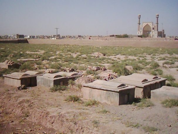 Abb. 5 Gräber jüngeren Datums, Jüdischer Friedhof in Herat, Foto: unbekannt 